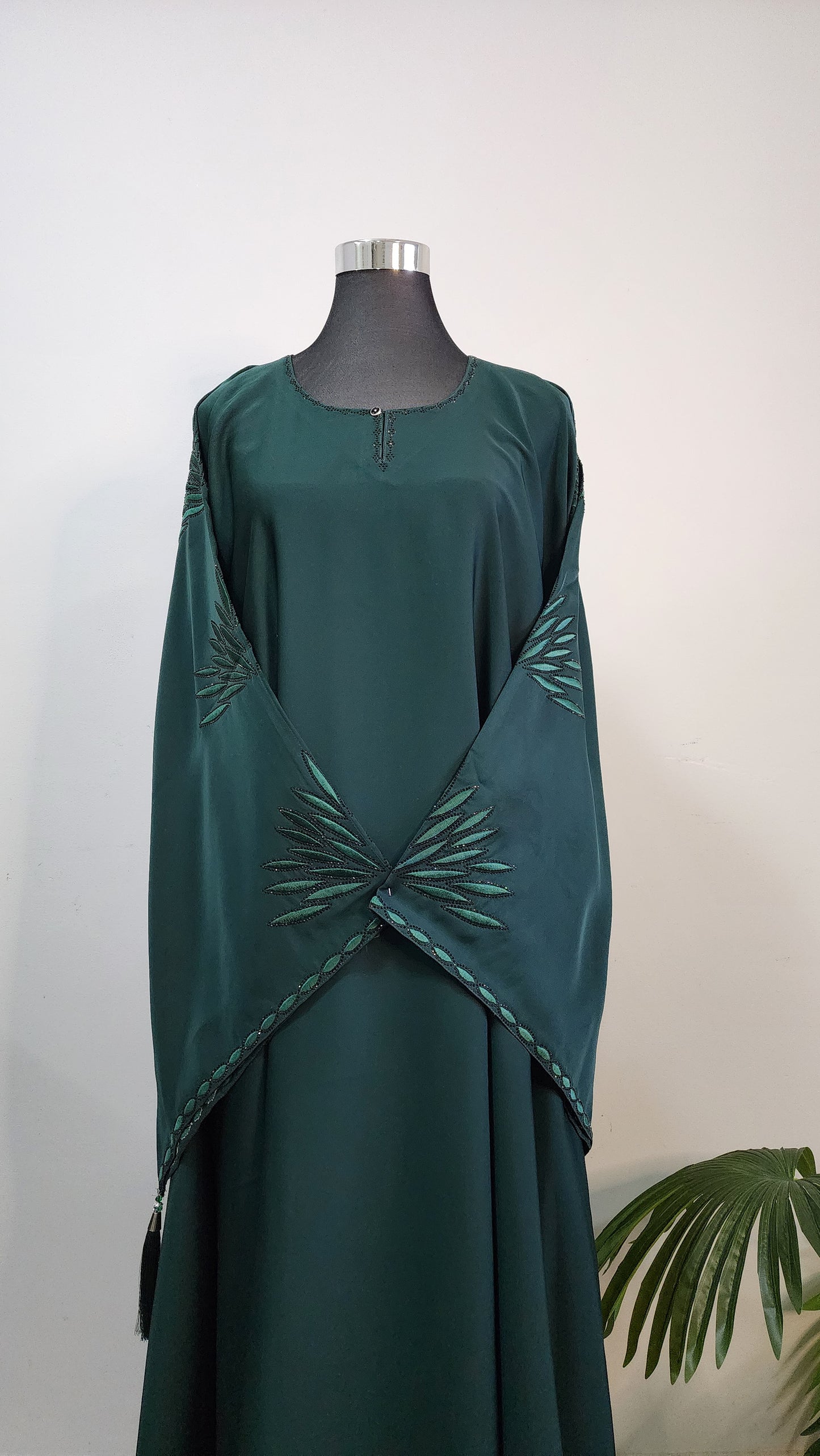 Emerald Green Abaya with Sleeve Embroidery – Modest Occasion Wear with Elegant Stitch Detail