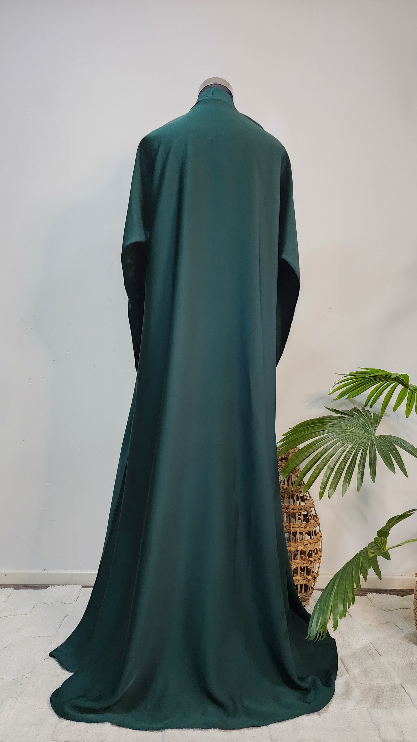 Emerald Green Embellished Abaya – Elegant Modest Wear with Beaded Detailing