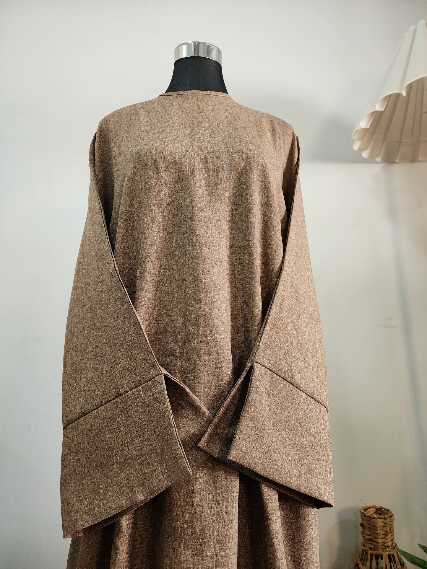 Brown Linen Abaya with Side Pockets – Minimalist Wide Sleeve Modest Dress