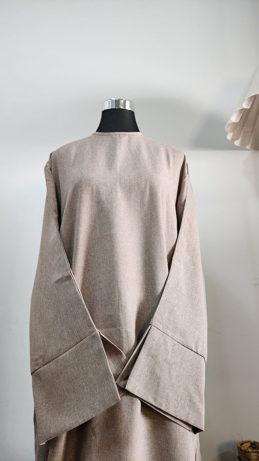 Beige Linen Abaya with Side Pockets – Minimalist Wide Sleeve Modest Dress