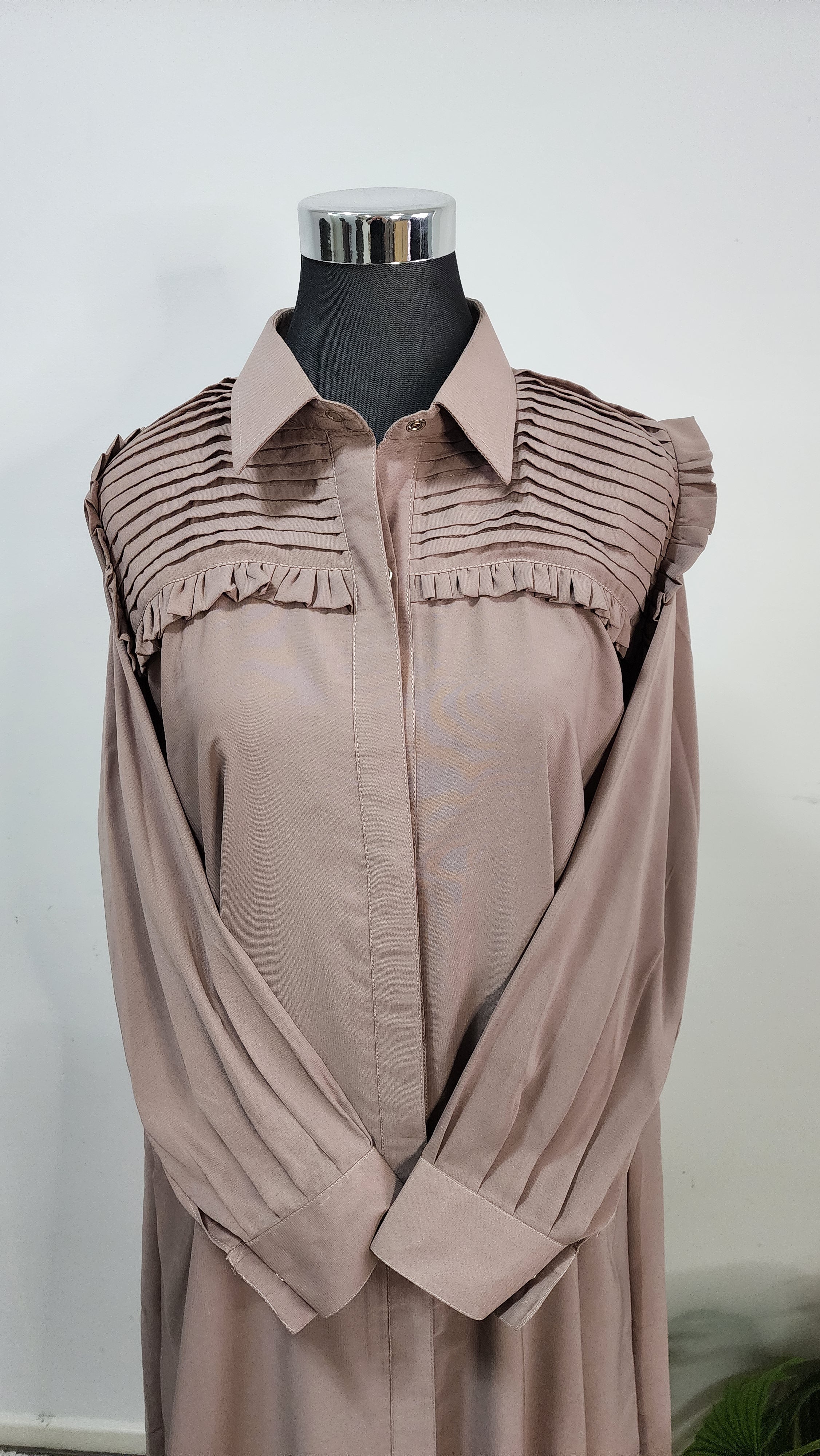 Beige Pleated Front-Open Abaya with Collar – Lightweight Modest Wear for Everyday Elegance