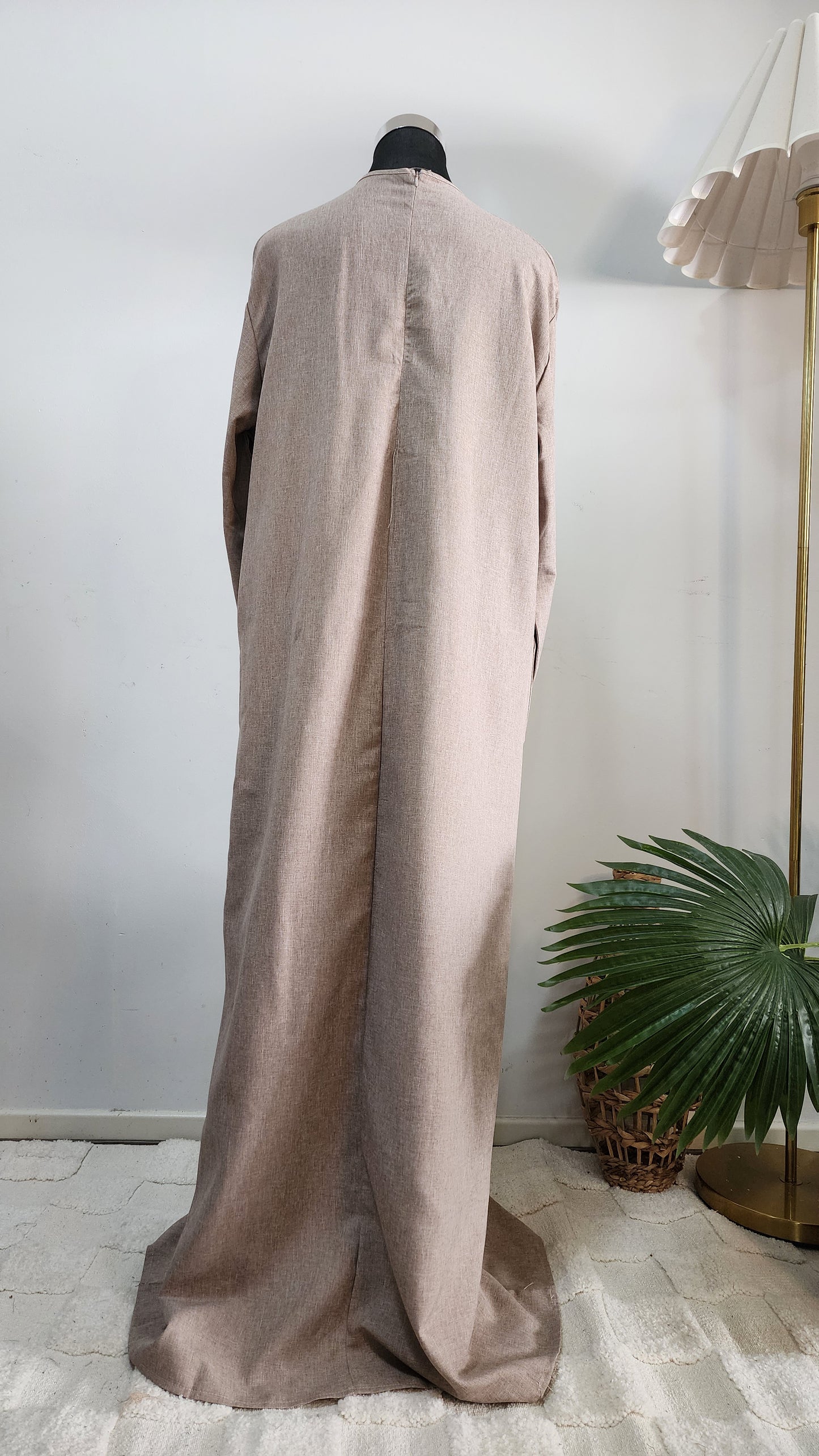 Beige Linen Abaya with Side Pockets – Minimalist Wide Sleeve Modest Dress