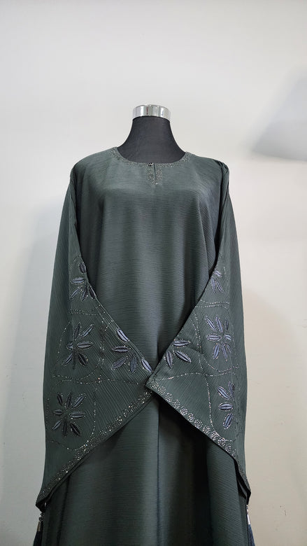 Green Embroidered Abaya with Floral Detailing – Modest Elegant Wear