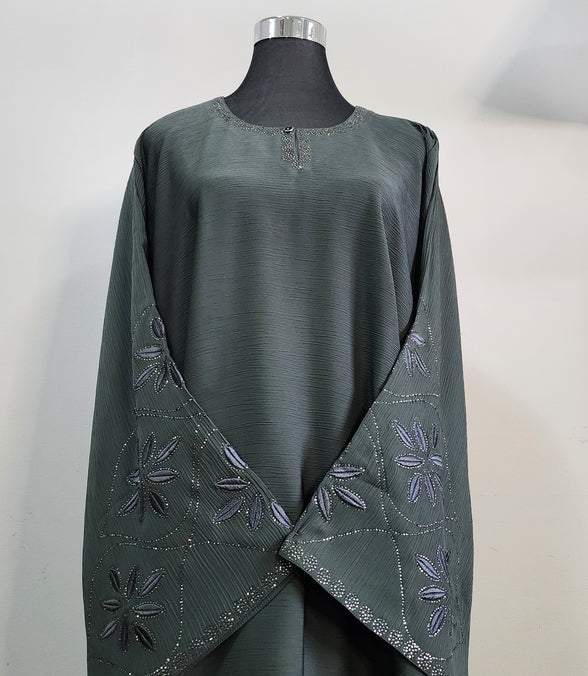 Green Embroidered Abaya with Floral Detailing – Modest Elegant Wear