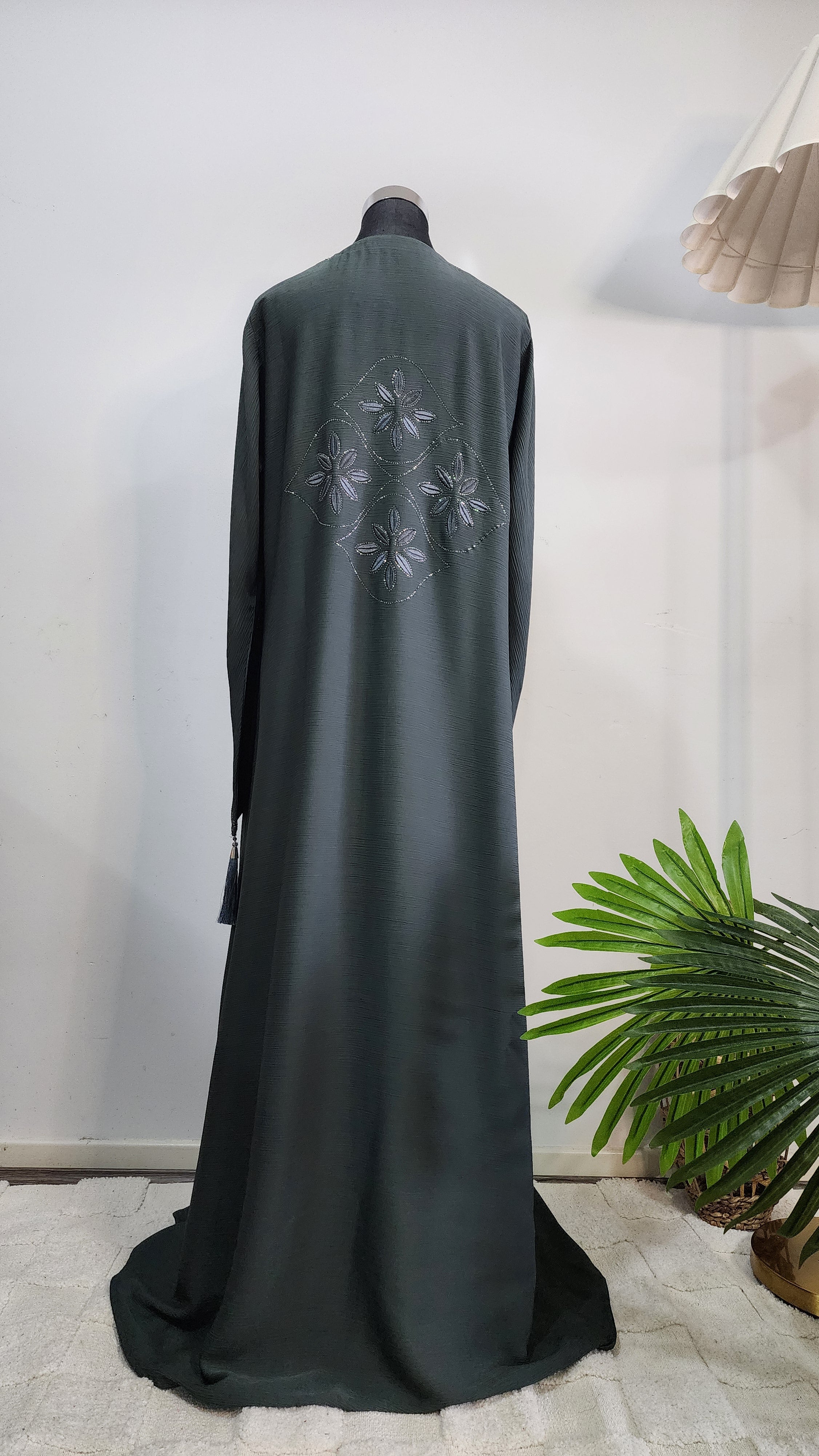 Green Embroidered Abaya with Floral Detailing – Modest Elegant Wear