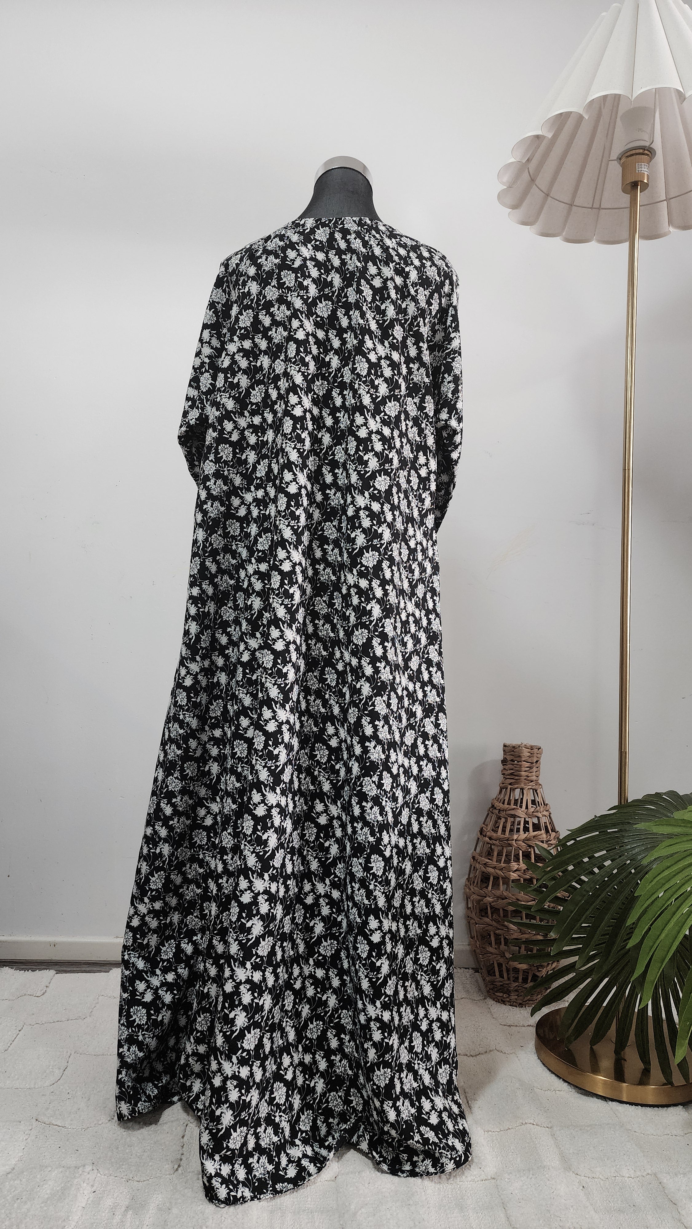 Black Floral Maxi Abaya – Lightweight, Wrinkle-Free Summer Fabric