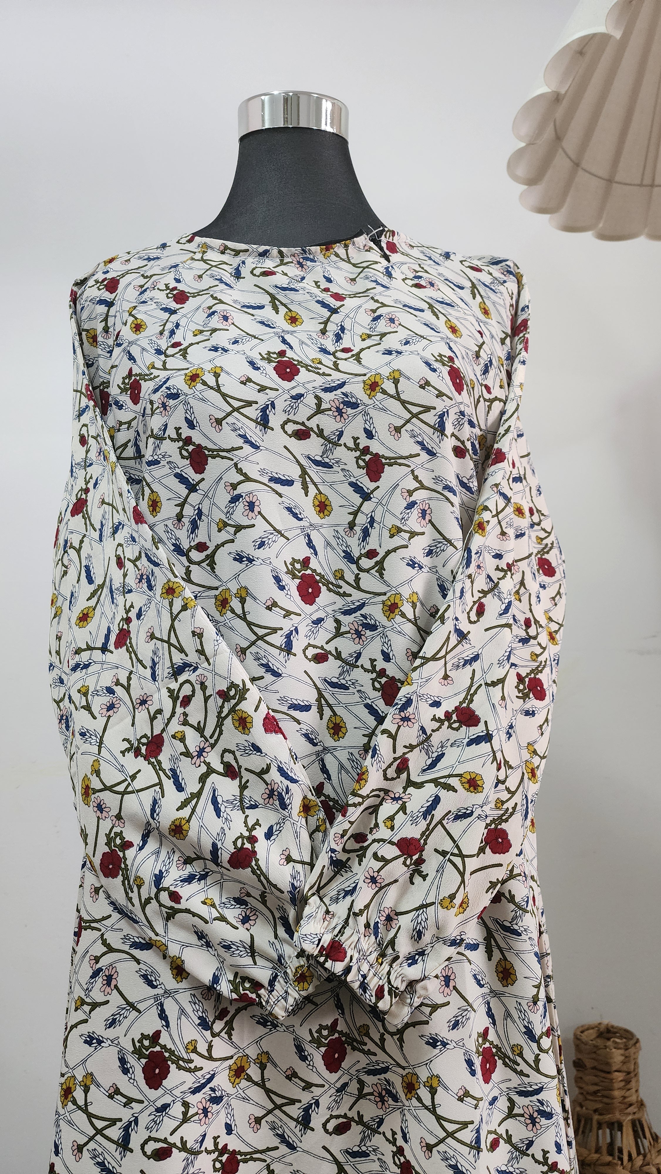 White Floral Maxi Abaya – Lightweight, Wrinkle-Free Summer Fabric