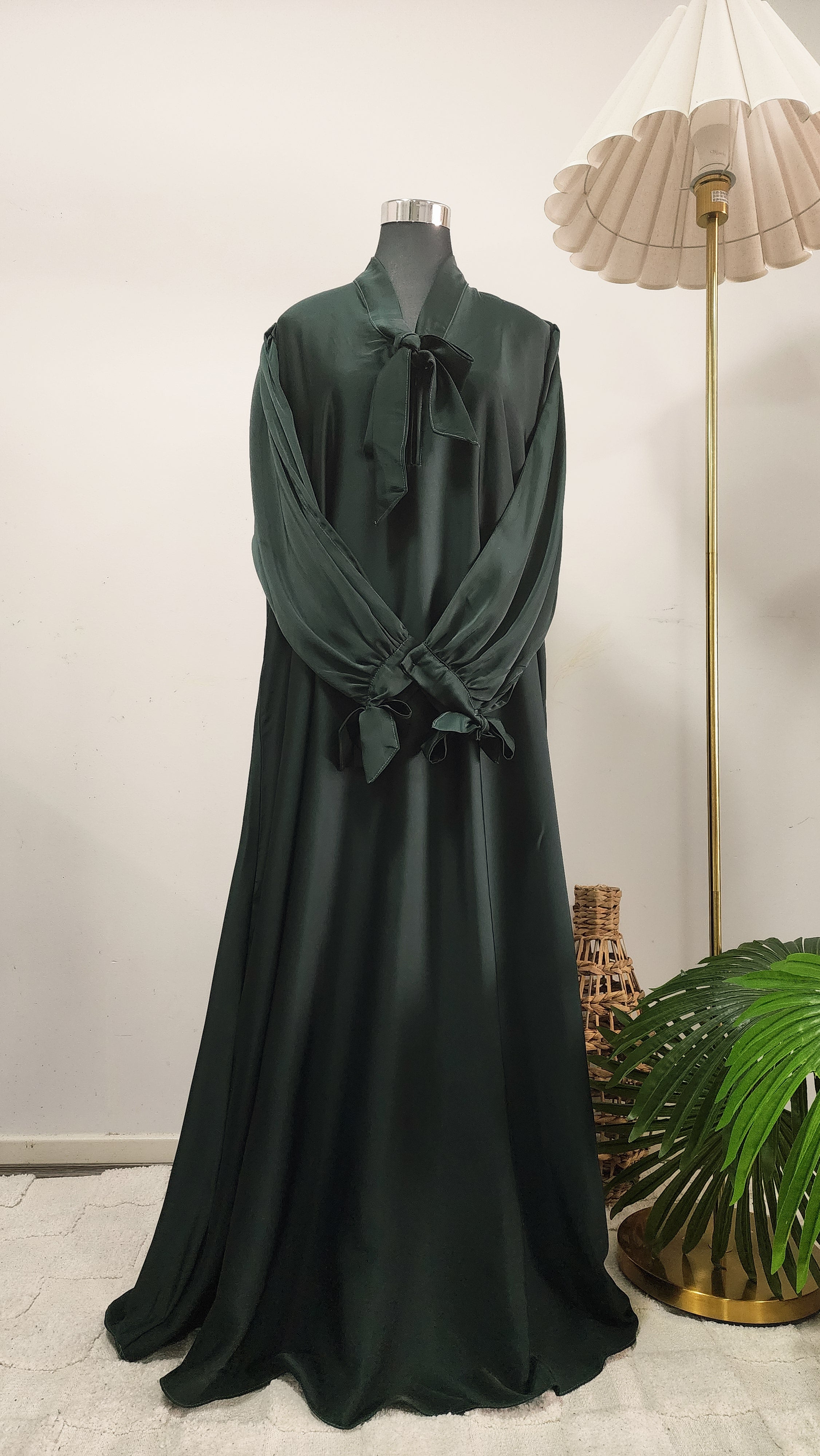 Emerald Green Bow-Tie Abaya – Elegant Satin Finish