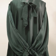 Emerald Green Bow-Tie Abaya – Elegant Satin Finish