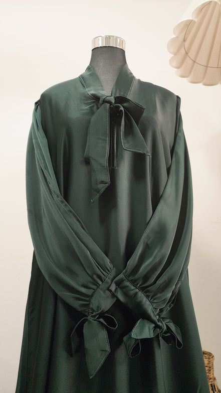 Emerald Green Bow-Tie Abaya – Elegant Satin Finish